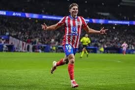 最后一投的抉择 英雄独舞还是团队协奏 篮球哲学的分岔路口