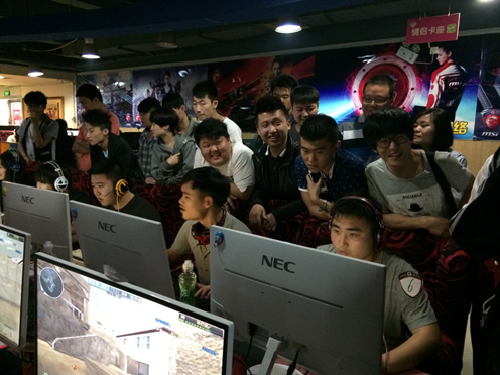 排了英超两 排了英超两